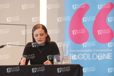 Luise Wolfram und Jasna Fritzi Bauer auf der lit.Cologne 2025 in Köln