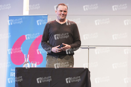 Devid Striesow und Paul Ingendaay  auf der lit.Cologne 2025 in Köln