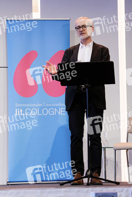 Devid Striesow und Paul Ingendaay  auf der lit.Cologne 2025 in Köln