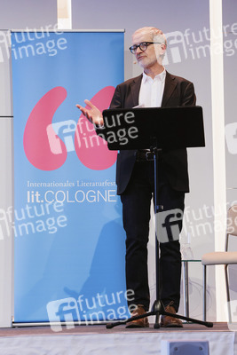 Devid Striesow und Paul Ingendaay  auf der lit.Cologne 2025 in Köln