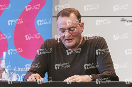 Devid Striesow und Paul Ingendaay  auf der lit.Cologne 2025 in Köln