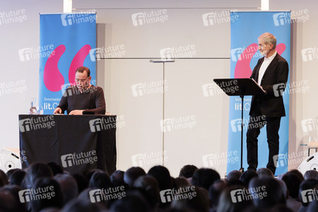 Devid Striesow und Paul Ingendaay  auf der lit.Cologne 2025 in Köln