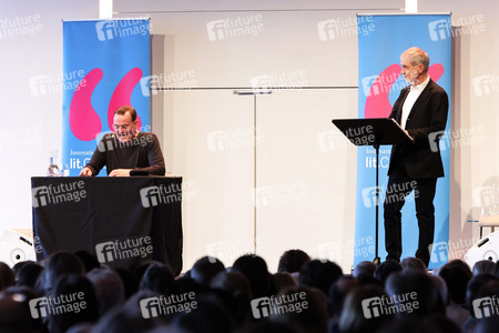 Devid Striesow und Paul Ingendaay  auf der lit.Cologne 2025 in Köln