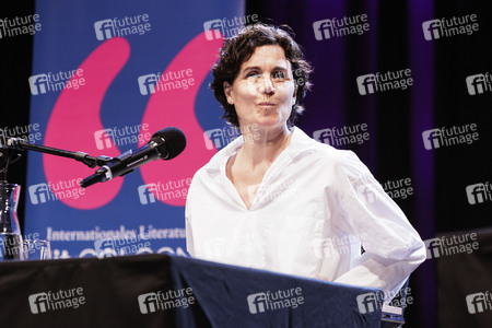 Samuel Finzi, Nina Kunzendorf und Jakob Hein auf der lit.Cologne 2025 in Köln