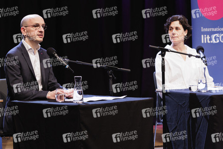 Samuel Finzi, Nina Kunzendorf und Jakob Hein auf der lit.Cologne 2025 in Köln