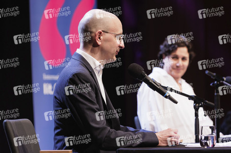 Samuel Finzi, Nina Kunzendorf und Jakob Hein auf der lit.Cologne 2025 in Köln