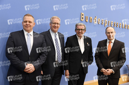 Bundespressekonferenz Entwurf eines Gesetzes zur Schlichtung von Tarifkonflikten in Berlin