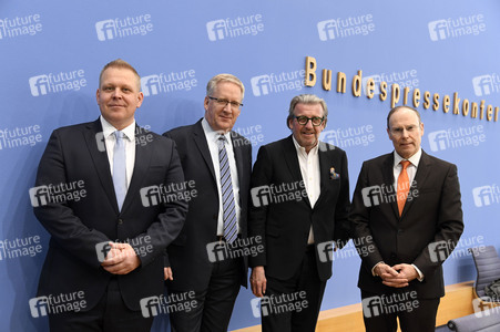 Bundespressekonferenz Entwurf eines Gesetzes zur Schlichtung von Tarifkonflikten in Berlin
