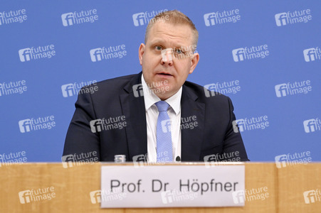 Bundespressekonferenz Entwurf eines Gesetzes zur Schlichtung von Tarifkonflikten in Berlin