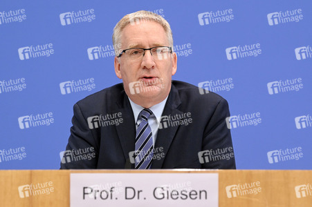 Bundespressekonferenz Entwurf eines Gesetzes zur Schlichtung von Tarifkonflikten in Berlin