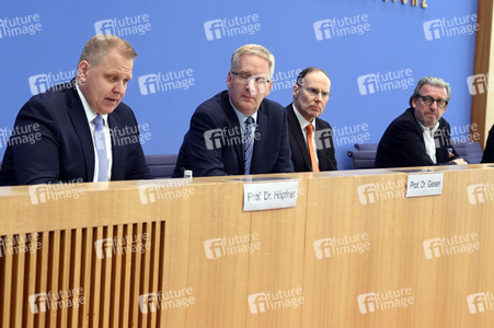 Bundespressekonferenz Entwurf eines Gesetzes zur Schlichtung von Tarifkonflikten in Berlin