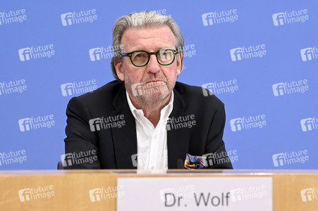 Bundespressekonferenz Entwurf eines Gesetzes zur Schlichtung von Tarifkonflikten in Berlin