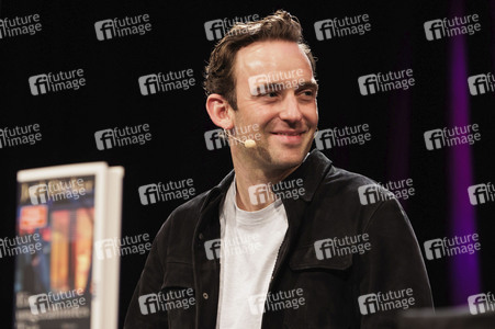 Joël Dicker und Christian Berkel auf der lit.Cologne 2025 in Köln