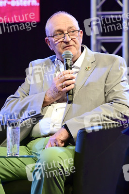 Taufe einer Orchidee auf den Namen 'Suzanne von Borsody' in Dresden