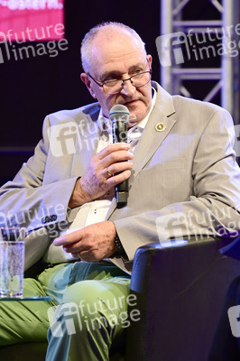 Taufe einer Orchidee auf den Namen 'Suzanne von Borsody' in Dresden