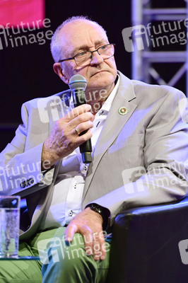 Taufe einer Orchidee auf den Namen 'Suzanne von Borsody' in Dresden