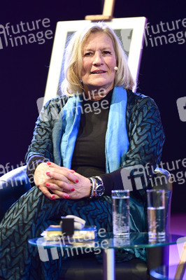 Taufe einer Orchidee auf den Namen 'Suzanne von Borsody' in Dresden