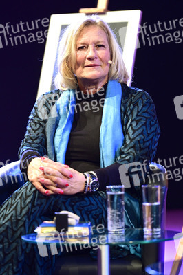 Taufe einer Orchidee auf den Namen 'Suzanne von Borsody' in Dresden