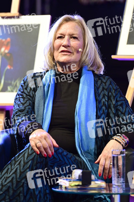 Taufe einer Orchidee auf den Namen 'Suzanne von Borsody' in Dresden