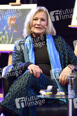 Taufe einer Orchidee auf den Namen 'Suzanne von Borsody' in Dresden