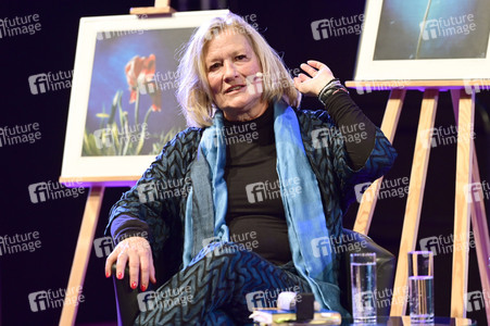 Taufe einer Orchidee auf den Namen 'Suzanne von Borsody' in Dresden