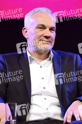 Taufe einer Orchidee auf den Namen 'Suzanne von Borsody' in Dresden