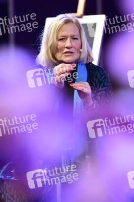 Taufe einer Orchidee auf den Namen 'Suzanne von Borsody' in Dresden