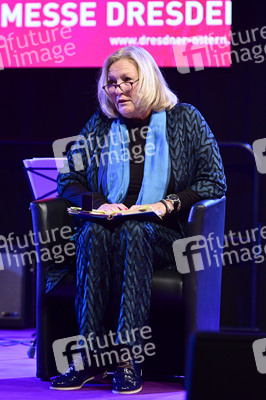 Taufe einer Orchidee auf den Namen 'Suzanne von Borsody' in Dresden