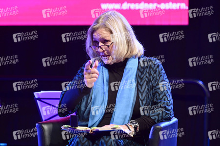 Taufe einer Orchidee auf den Namen 'Suzanne von Borsody' in Dresden