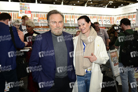 Sektempfang mit Franco Nero auf der Leipziger Buchmesse 2025