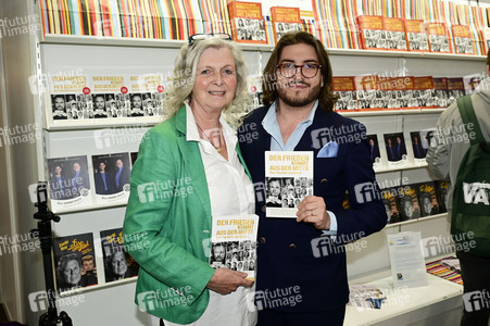 Sektempfang mit Franco Nero auf der Leipziger Buchmesse 2025