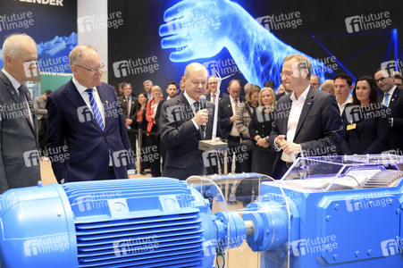 Eröffnungsrundgang auf der Hannover Messe 2025