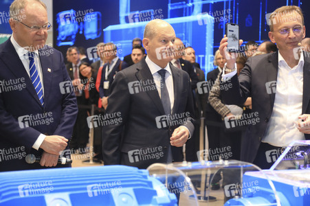 Eröffnungsrundgang auf der Hannover Messe 2025