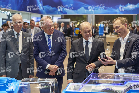 Eröffnungsrundgang auf der Hannover Messe 2025