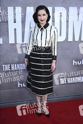 Season 6 Premiere 'The Handmaid's Tale: Der Report der Magd' in Los Angeles