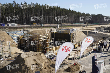 Spatenstich für den neuen Bahnhof Fangschleuse in Grünheide