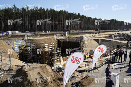Spatenstich für den neuen Bahnhof Fangschleuse in Grünheide