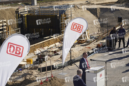 Spatenstich für den neuen Bahnhof Fangschleuse in Grünheide