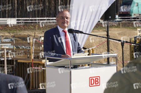 Spatenstich für den neuen Bahnhof Fangschleuse in Grünheide