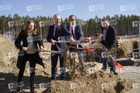 Spatenstich für den neuen Bahnhof Fangschleuse in Grünheide
