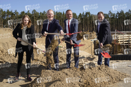 Spatenstich für den neuen Bahnhof Fangschleuse in Grünheide