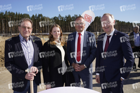Spatenstich für den neuen Bahnhof Fangschleuse in Grünheide