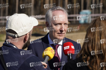 Spatenstich für den neuen Bahnhof Fangschleuse in Grünheide