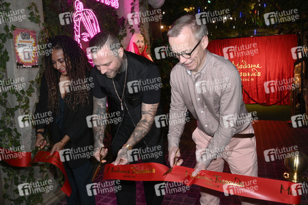 Kontra K bei der Enthüllung seiner Wachsfigur und der Eröffnung des neuen Themenbereichs 'Berlin Vibes' im Madame Tussauds in Berlin