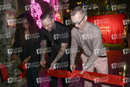 Kontra K bei der Enthüllung seiner Wachsfigur und der Eröffnung des neuen Themenbereichs 'Berlin Vibes' im Madame Tussauds in Berlin