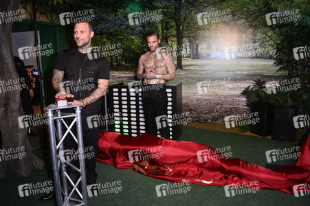 Kontra K bei der Enthüllung seiner Wachsfigur und der Eröffnung des neuen Themenbereichs 'Berlin Vibes' im Madame Tussauds in Berlin