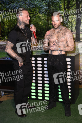 Kontra K bei der Enthüllung seiner Wachsfigur und der Eröffnung des neuen Themenbereichs 'Berlin Vibes' im Madame Tussauds in Berlin