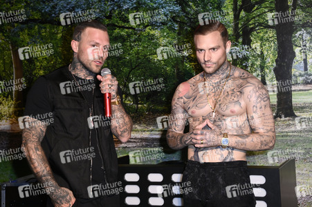 Kontra K bei der Enthüllung seiner Wachsfigur und der Eröffnung des neuen Themenbereichs 'Berlin Vibes' im Madame Tussauds in Berlin