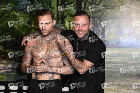 Kontra K bei der Enthüllung seiner Wachsfigur und der Eröffnung des neuen Themenbereichs 'Berlin Vibes' im Madame Tussauds in Berlin
