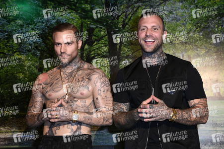 Kontra K bei der Enthüllung seiner Wachsfigur und der Eröffnung des neuen Themenbereichs 'Berlin Vibes' im Madame Tussauds in Berlin